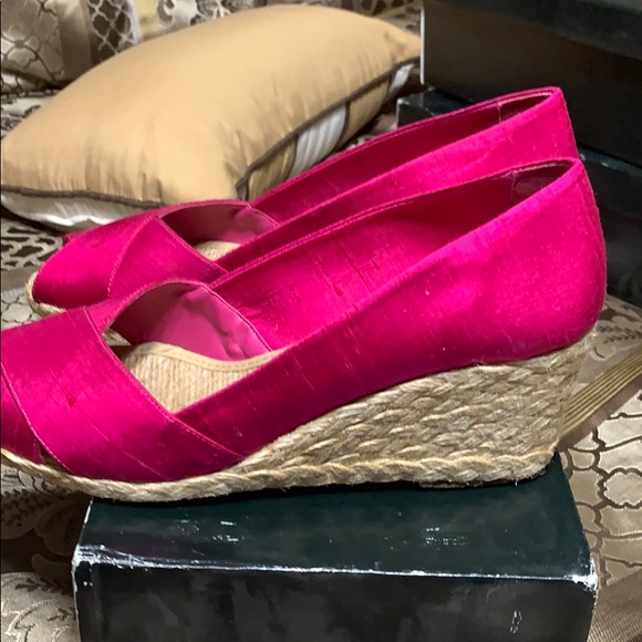 Shoes - Picture 4 of 4